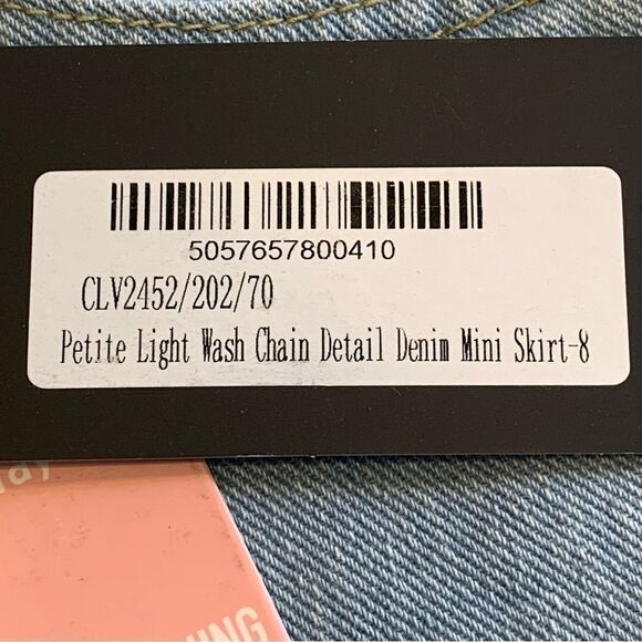PrettyLittleThing Petite Light Wash Chain Detail Denim Mini Skirt Size 8 - Picture 6 of 9